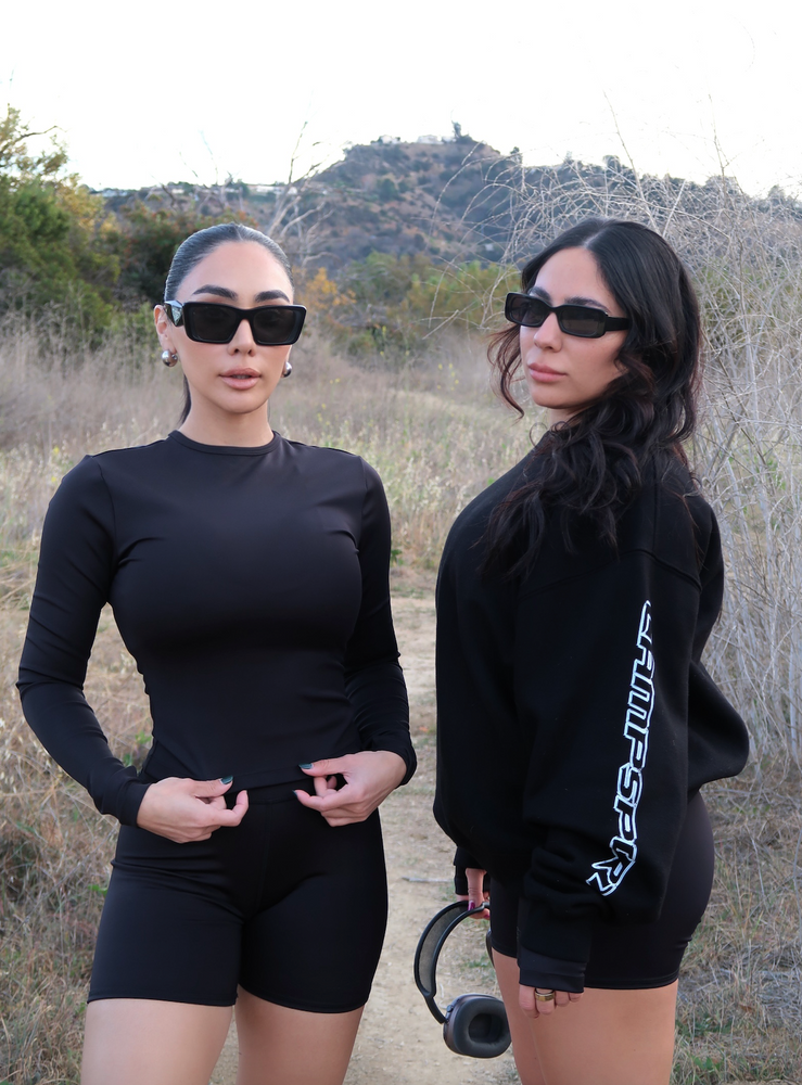 
                  
                    FITTED LONG SLEEVE TOP
                  
                